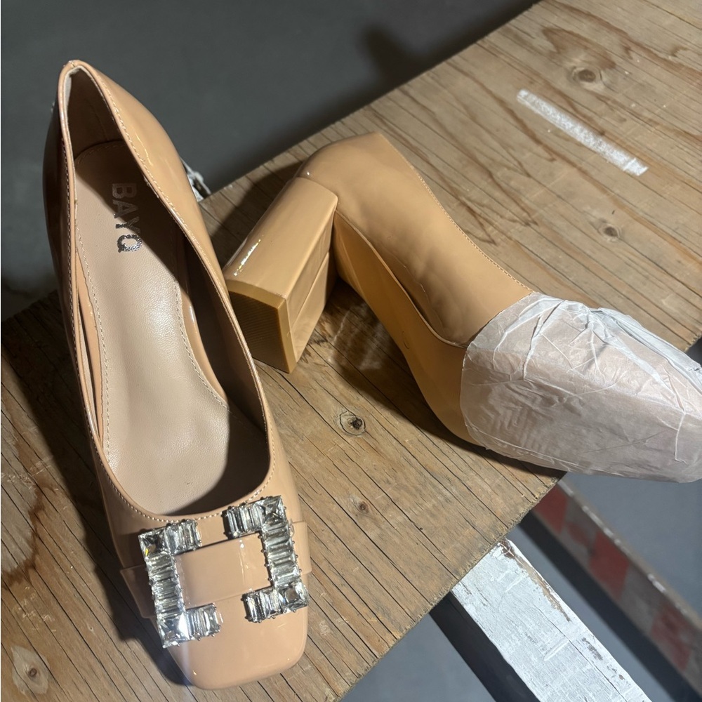 Women's brand new size 6 Tan Block Heels